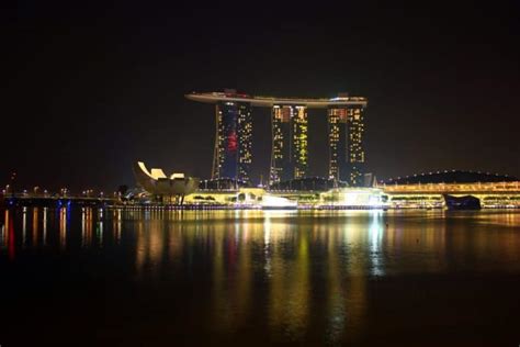 Exploring Singapore At Night | Etramping