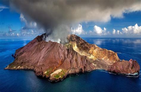 Gunung Krakatau Meletus – newstempo