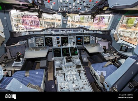 Airbus a380 cockpit hi-res stock photography and images - Alamy