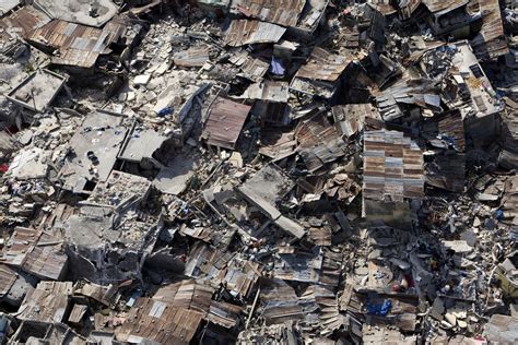 File:2010 Haiti earthquake damage3.jpg - Wikimedia Commons