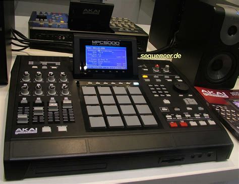 Akai MPC5000 Sampler real time sequencer