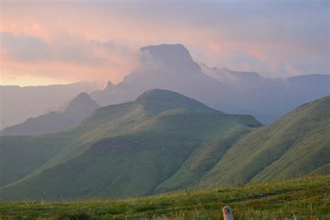 Drakensberg Mountains, South Africa [4608x3072] [OC] : r/EarthPorn