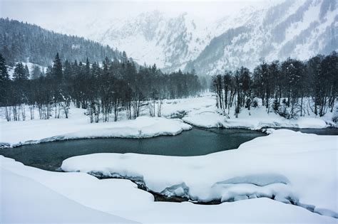 Winter scenery in switzerland [5645x3759] [OC] : r/EarthPorn