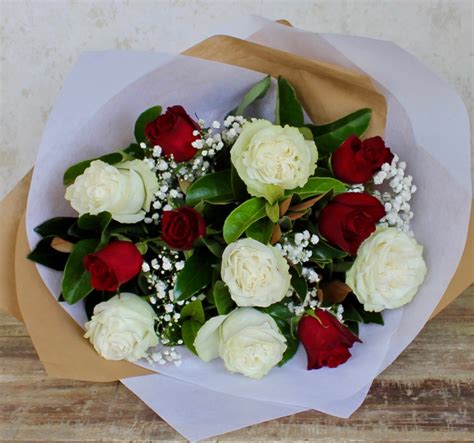 Valentine's Day Rose Bouquet | Florist With flowers