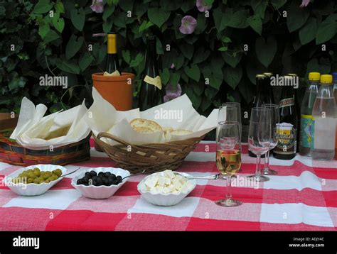 Summer garden party food Stock Photo - Alamy