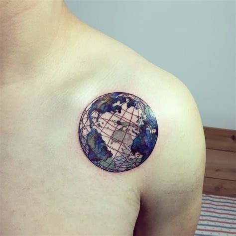 12 Fragile And Poetic Earth Tattoos | Tattoodo | Tatuajes del globo mundial, Tatuaje de planetas ...