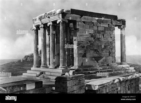 Temple of athena nike acropolis Black and White Stock Photos & Images ...