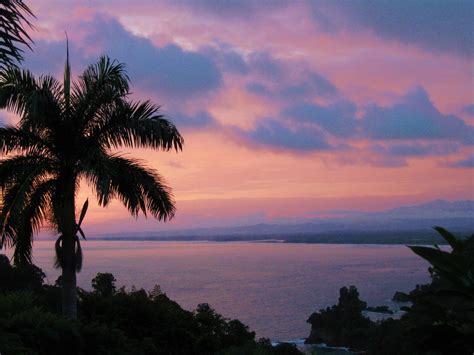 Sunset in beautiful Manuel Antonio, Costa Rica | Kaanapali beach, Sunset, Favorite vacation