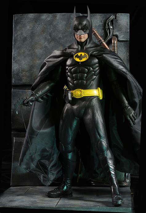 Review and photos of 1989 Batman Michael Keaton action figure by Hot Toys