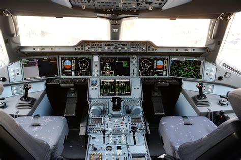 Airbus A350 1000 Cockpit - Image to u