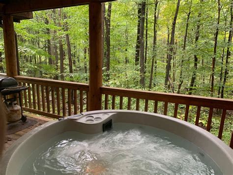 Cabins with Hot Tubs & Nightime Scenery | Mountain Creek Cabin Rentals