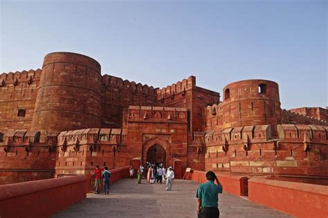 Ultimate Travel Guide to Agra Fort - History, Attraction, Sound & Light Show at Agra Fort