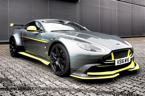 2017 Aston Martin Vantage GT8 front three quarters - Automobile