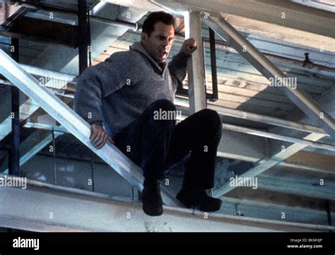 DIE HARD 2 -1990 BRUCE WILLIS Stock Photo - Alamy