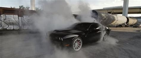 1,100 HP Dodge Challenger Hellcat Burnout May Be a World Record - autoevolution