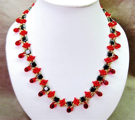 Free pattern for beaded necklace Redberry | Beads Magic