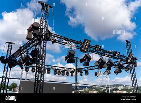 Installation of professional sound, light, led panel, video and stage equipment for a concert ...