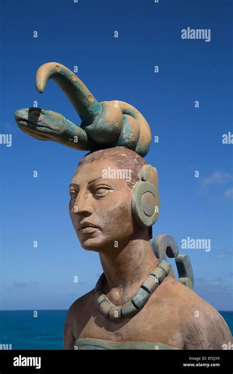 Statue, Ixchel, Maya Göttin des Mondes und der Fruchtbarkeit, Punta Sur, Isla Mujeres, Quintana ...