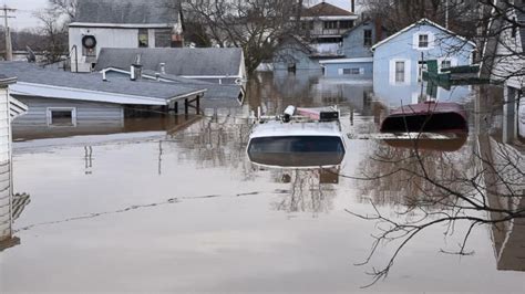 25 Lives and More Than 100 Homes Destroyed in Illinois River Flooding Video - ABC News