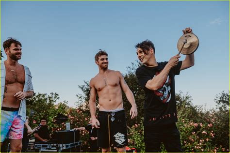 The Chainsmokers' Alex Pall & Drew Taggart Goes Shirtless at an L.A. Pool Party!: Photo 4345773 ...