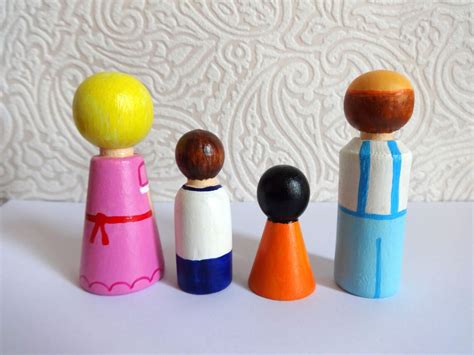 Wooden Peg Doll Family Handpainted Wooden Dolls Set of 4 Toddler Waldorf Toy Small Wooden ...