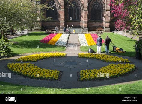 Gardens at Chester cathedral Stock Photo - Alamy