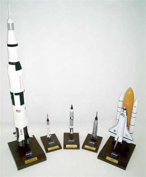 NASA - Space Shuttle and 4 Launch Carrier Vehicle Rocket Collection - 1/100 Scale Mahogany Models