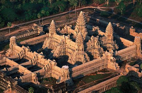 35 Amazing Photos from the Ruins of Angkor Wat Vishnu Temple in Cambodia