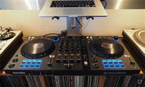 Pioneer DJ - DDJ-FLX6 hybrid controller hands-on | Engadget