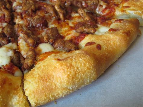 Review: Pizza Hut - 3-Cheese Stuffed Crust Pizza