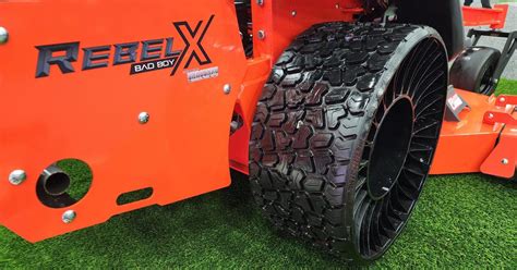 Michelin's Tweel gains two fitments in off-the-road tire space | Rubber News