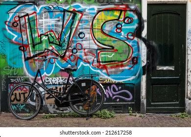 573 Graffiti Wall Art Bike Images, Stock Photos & Vectors | Shutterstock