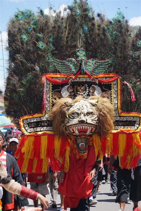 Javanese Performing Reog Dance. Editorial Photo - Image of beautiful ...