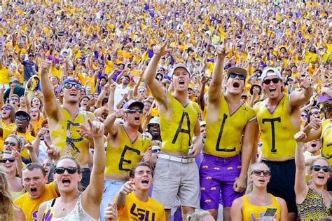 How did LSU end up with purple and gold as its colors?