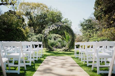 4 Botanical Garden Wedding Ideas