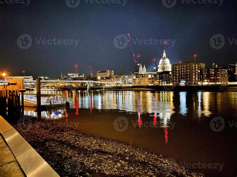 A view of the River Thames in London at night 12706600 Stock Photo at ...