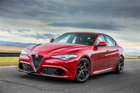 Alfa Romeo Giulia Wallpaper - Alfa Romeo Giulia Red 2018 - 2048x1365 Wallpaper - teahub.io