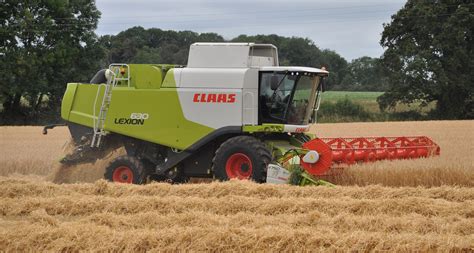 Which brands come top of the UK combine harvester market? - Agriland.ie