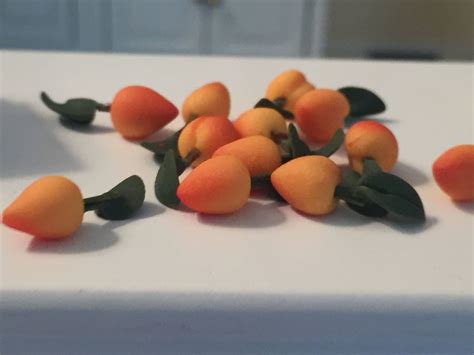 Miniature Peaches, 12 Pieces, 1 Dozen Peaches with Leaves, Dollhouse ...