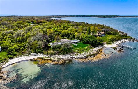 A Fishers Island 'glass house' asks for $8.25m - The Spaces