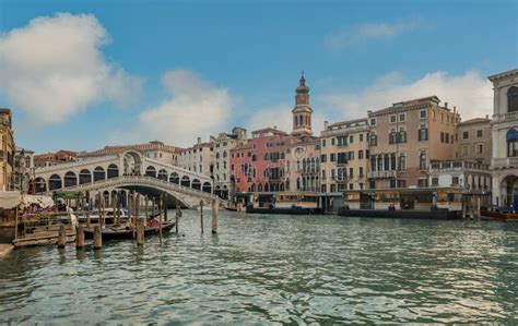 Rialto Bridge Over the Grand Canal in Venice, Italy Editorial Stock ...