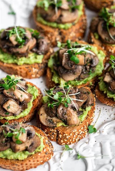 MUSHROOM & AVOCADO BRUSCHETTA – FESTIVE VEGAN CANAPÉ – | Recipe in 2023 | Vegan appetizers ...