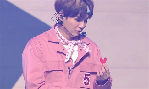 BTS in pink outfits!🌸 APPRECIATION | ARMY's Amino