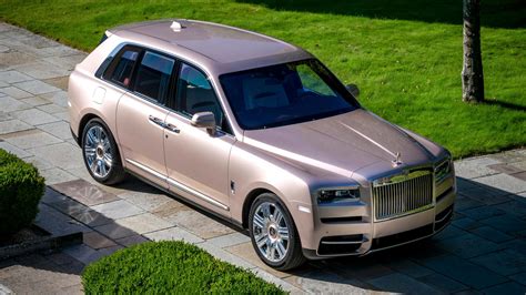 Rolls-Royce Made 30 Attempts To Paint This Bespoke Cullinan