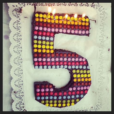 number 5 birthdaycake, done by my sister. :D