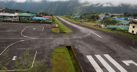 Flying to Lukla, Nepal: What It's Really Like – Earth Trekkers