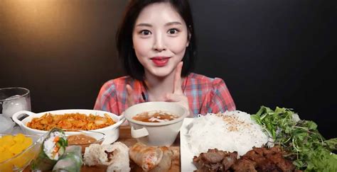 Mukbang - The Latest Viral Korean Food Trend | KoreaTravelPost