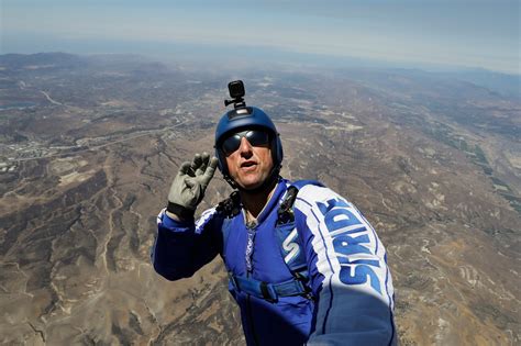 Skydiver Survives Jump From 25,000 Feet, and Without a Parachute - The New York Times