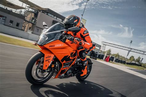 KTM RC 390 2023 - First Look - SportBikes Inc Magazine