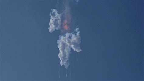 SpaceX Starship rocket explodes minutes after launch